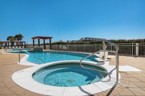 Pearl of Navarre hot tub