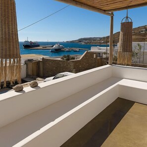Shaded outdoor seating area – perfect for relaxing

