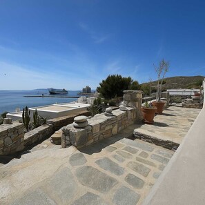 Charming exterior design with Cycladic flair

