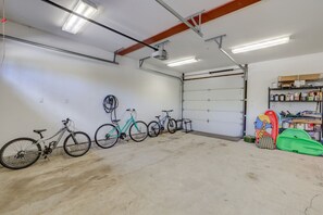 Garage w/ bikes for guest use