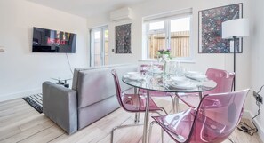 OPEN PLAN LIVING AREA AND DINING TABLE