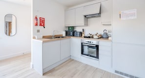 SPACIOUS KITCHEN AREA