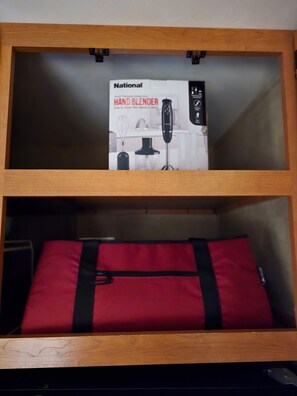 Soft side thermal tote cooler