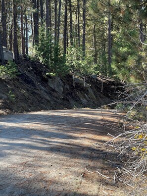 Large flat driveway to park your camper/tent trailer/fifth wheel