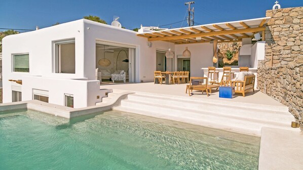 Activities, Amenities, Balcony / Terrace / Patio, Building Exterior, Main Entrance, Pool, Spring, Summer