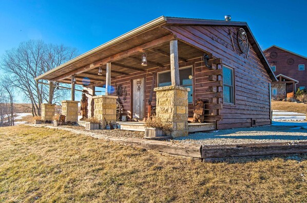 Powersville Vacation Rental | 2BR | 1BA | 600 Sq Ft | 1 Step to Enter