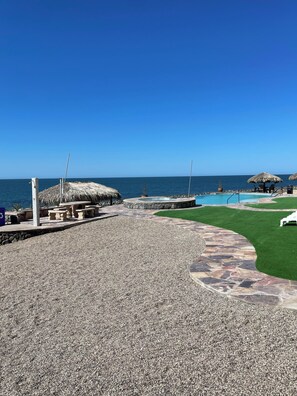 Pool. Palapa