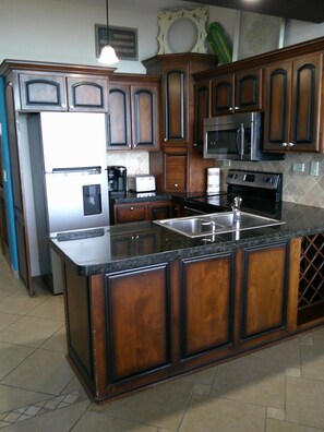 Kitchen Pic 2