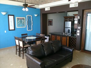 Family Room.Dining