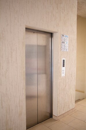 Elevator 7 Story Bldg