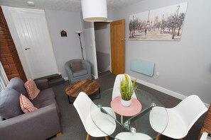 Apt 2