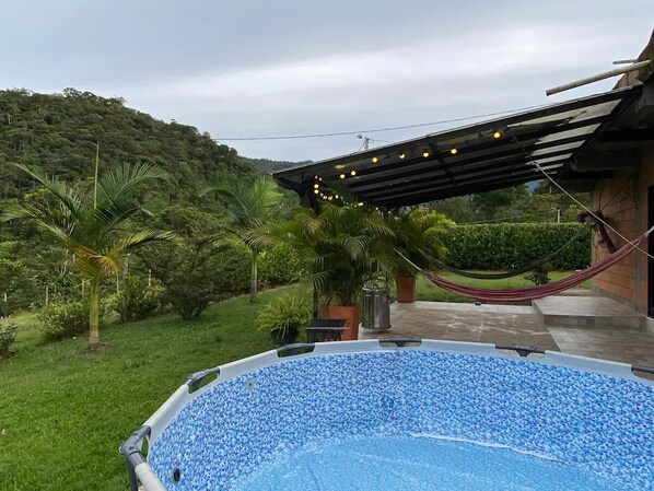 Outdoor spa tub