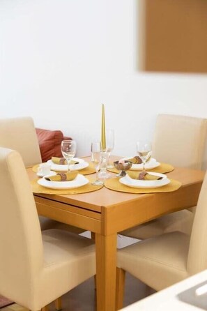 Dining area for 4!