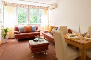 Living & dining area