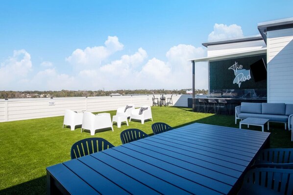 Fabulous 3000 sq. ft. entertainment area