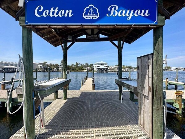Cotton Bayou 6A, 2 bedrooms 2 Bathrooms, Sleeps 6. Managed by Island Rentals