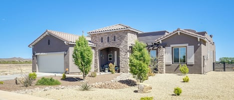 Las Cruces Vacation Rental | 3BR | 2.5BA | 2,080 Sq Ft | 1 Step to Enter