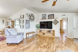 Living Room | Smart TV | Free WiFi