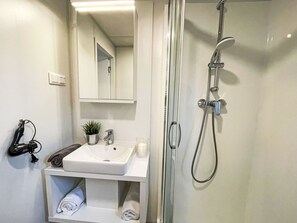 Spiegel, Zapfhahn, Armatur, Eigentum, Sinken, Bad Sink, Badezimmer, Dusche, Duschkopf