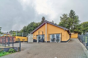 Stugans exteriör [sommar]