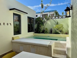 Oasis Bungalow Private Plunge Pool for 6