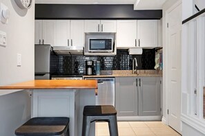 Fully Equipped Kitchen with Stainless Steel Appliances 