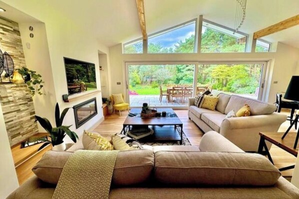 Luxurious and Comfortable Seating and Relaxing Areas - Perfect for After Dinner Games or Relaxing