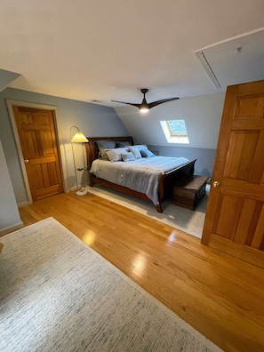 Master bedroom w/King & walk-in closet