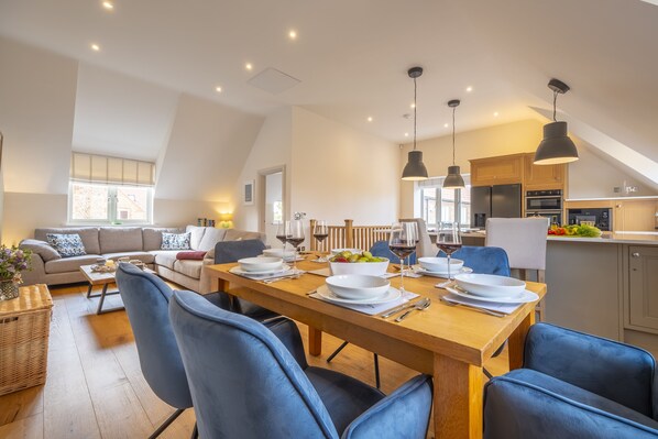 Sea Haven Cottage, Docking: Large open plan living area