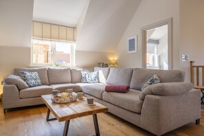 Sea Haven Cottage, Docking:  Ample comfort provided in the sitting room