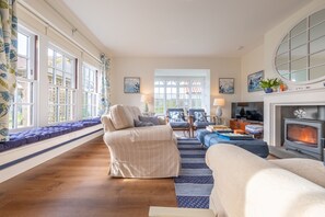 Perrystone Cottage, Burnham Market: Light and airy garden room