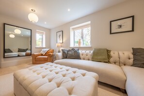 Monterey House, Thornham: Stylish sitting room