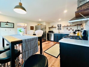 Kitchen/ Dining Room