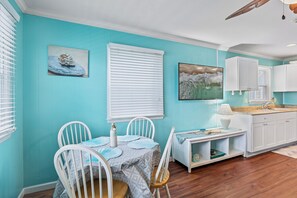Plenty of space for the Family to Reminisce on your Favorite Vacation Memories!