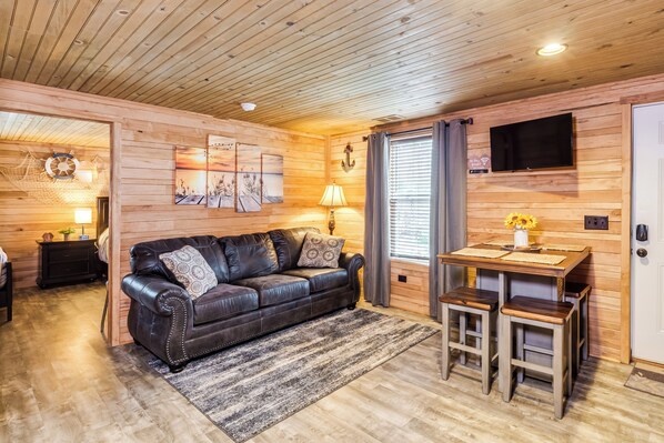 Grand Rivers Vacation Rental | 1BR | 1BA | Step-Free Access | 475 Sq Ft
