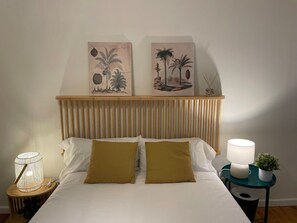Habitación principal con cama de matrimonio