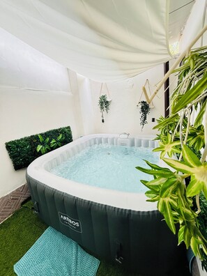Indoor spa tub