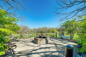 Private Patio | Fire Pit | Outdoor Seating