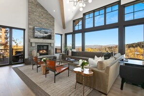Home Decor, Furniture, Indoors, Living Room, Coffee Table