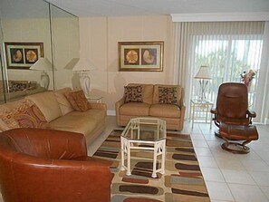 Living Room w/Sleeper Sofa