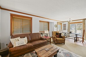 Open concept living/ dining