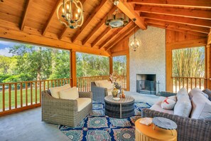 Screened-in porch