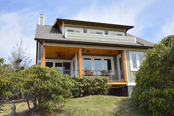 View side of the House