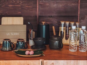 ・[Fallside] Coffee sets, mineral water, etc. are provided in the rooms