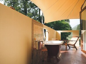 ・[Hume] Enjoy a blissful bath time while gazing at the greenery. Soothe your everyday fatigue.