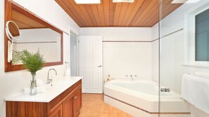 Bathroom | Spa Bath