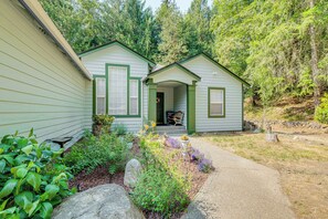 Home Exterior | 2.5 Wooded Acres | Single-Story Home