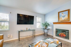 Living Room | Smart TV | Fireplace