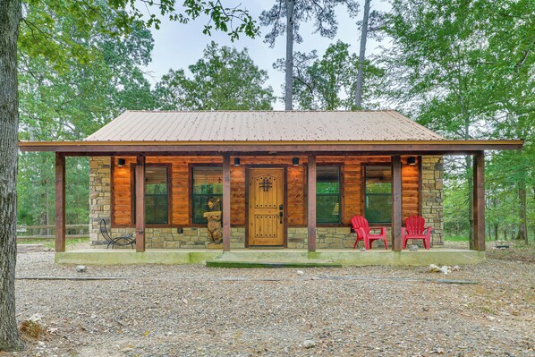 Broken Bow Vacation Rental | Studio | 1BA | 2 Steps to Enter | 850 Sq Ft