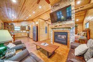 Living Room | Single-Story Studio | Fireplace | Central A/C & Heating